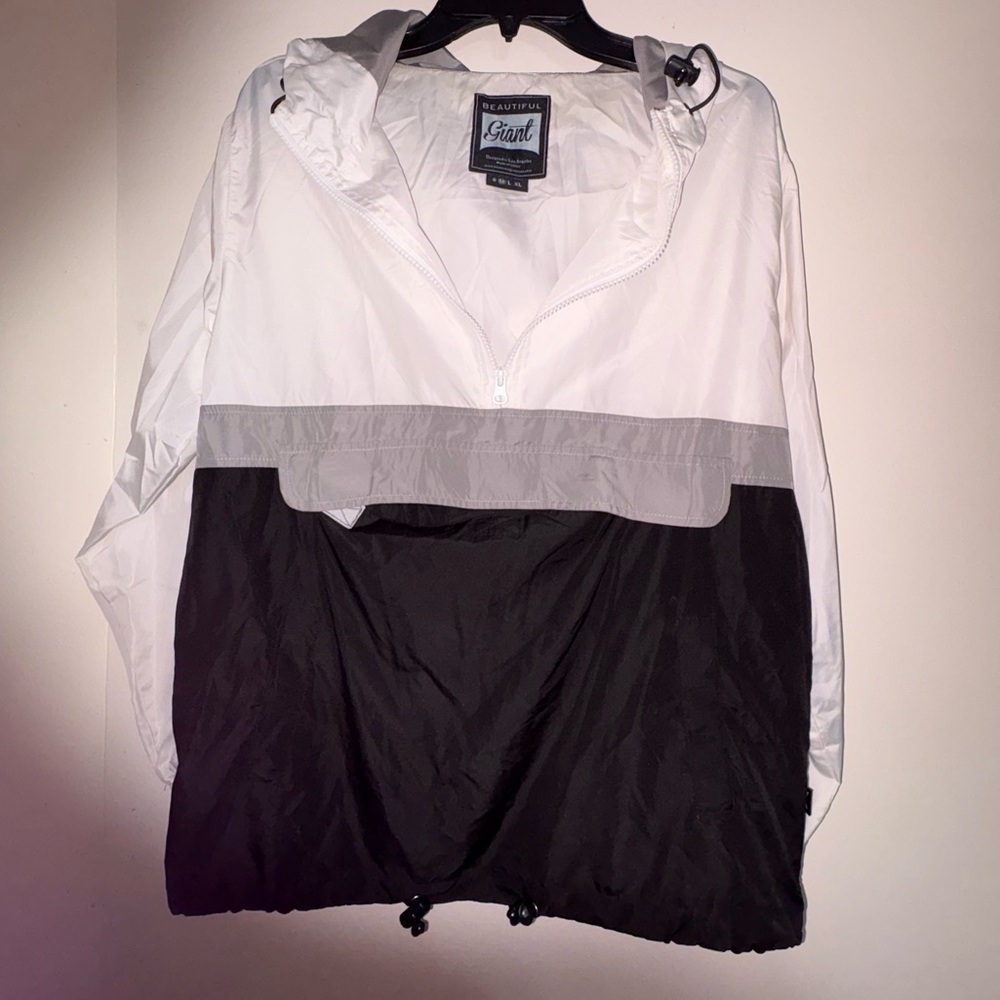 Beautiful giant, men’s White and Black Windbreaker Jacket, size medium.